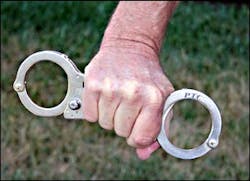 Proper handcuff grip on chain