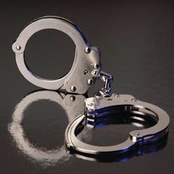 Modelp010chainlinkhandcuff 10048498 Modelp010chainlinkhandcuff 10048498