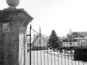 Emergencyaccesscontrolandthefi 10233540