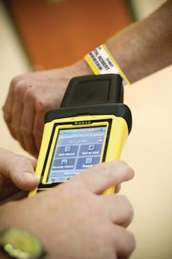 Clinchersmartbandrfidwristbandsystem 10045752 Clinchersmartbandrfidwristbandsystem 10045752