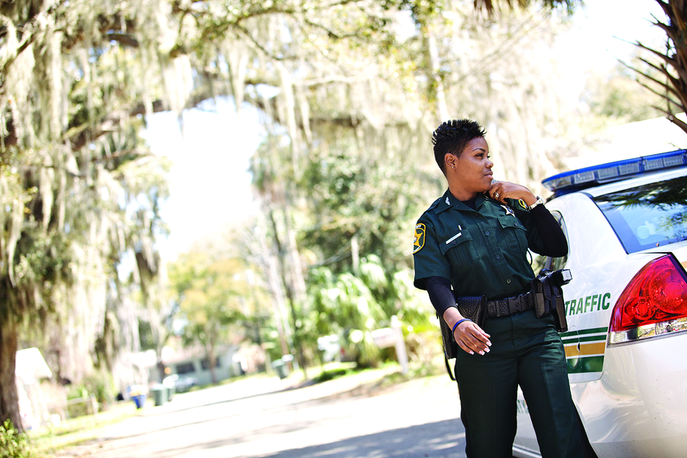 Femalepolkofficerbycar Ems Pol 10223256