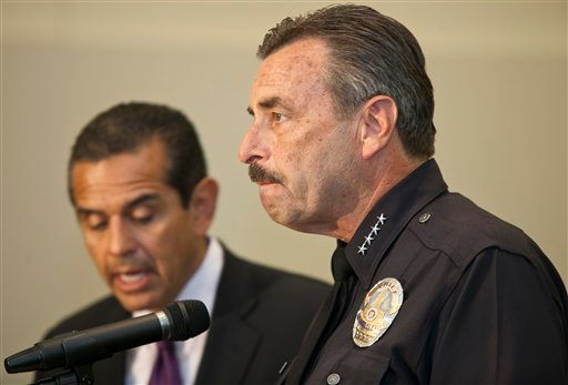 Los Angeles Police Chief Charlie Beck, right, and Mayor Antonio Villaraigosa announce the arrests.