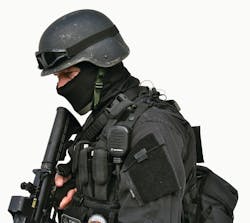 Officerwearingwalkiecliptactic 10445906 Officerwearingwalkiecliptactic 10445906