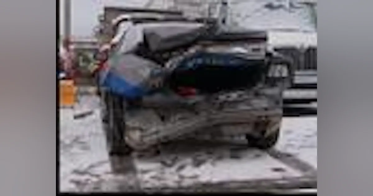 Ohio Officer Leaps To Safety After Cruiser Hit Officer Ohio Officer Leaps To Safety After Cruiser Hit Officer