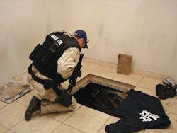 1924rhtunnelexituswithiceagent 10615906 1924rhtunnelexituswithiceagent 10615906