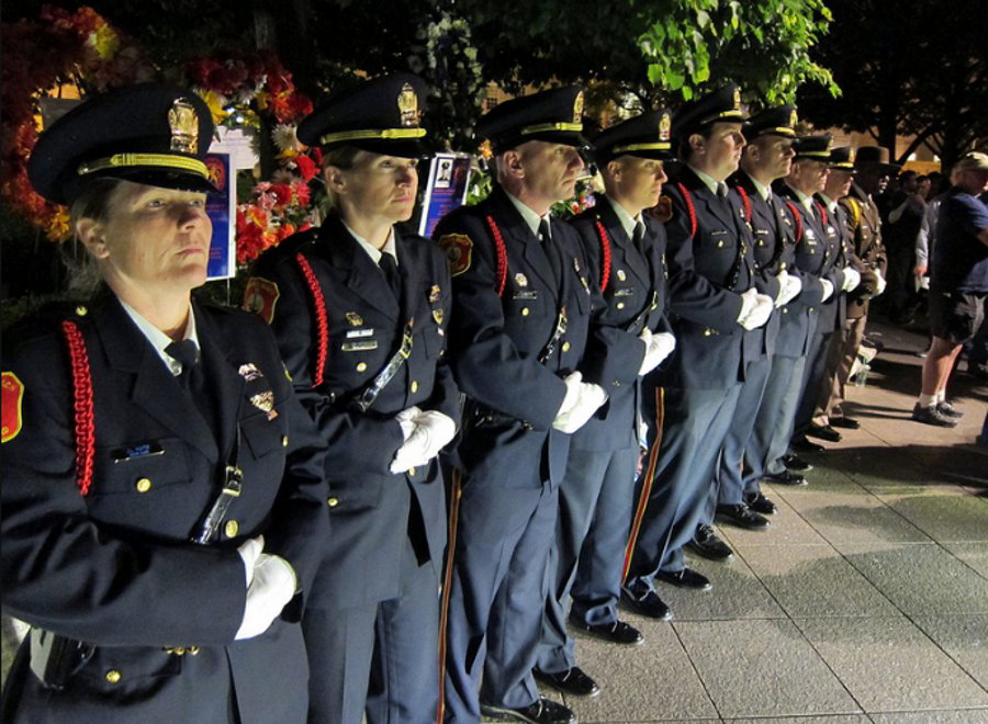 The proposed Blue Alert system would notify the public when a suspect is being sought in the injury or death of an officer.