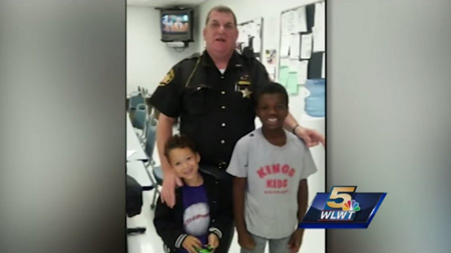 Ohio Deputy Helps Homeless Mother and Children Officer