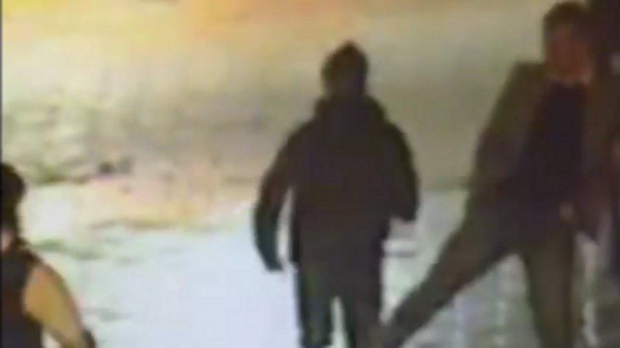 The Metropolitan Police Service is crediting a quick-thinking, calm-under-pressure civilian for helping officers catch a suspect.