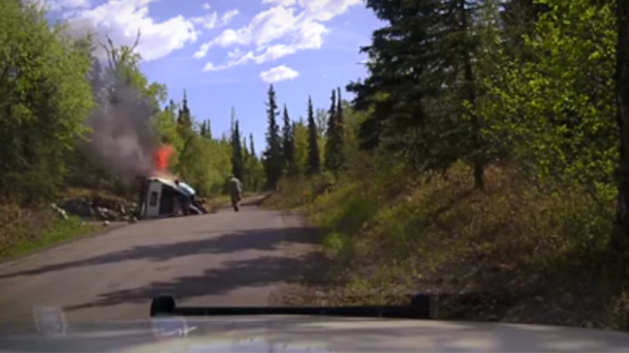 Video Shows Officer, Good Samaritans Rescue Driver | Officer