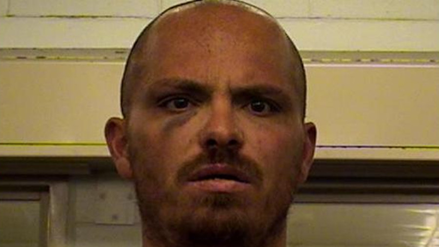Employees Stop Robber Trying to Hold Up Store With His Hands | Officer