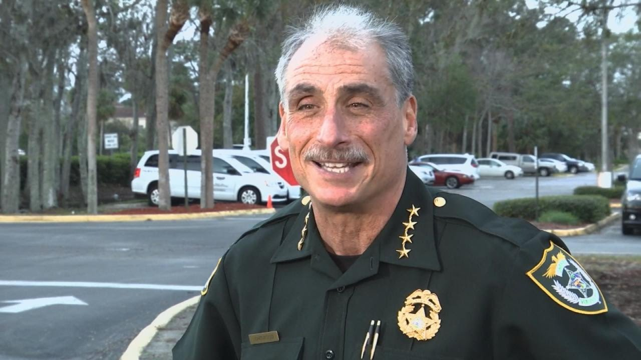 Sheriff Pitches in to Help Woman Deliver Baby in Hospital Parking Lot