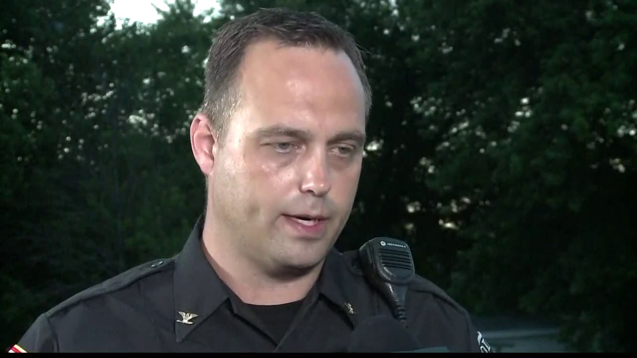 Suspect dead, officer shot after a shootout in Illinois