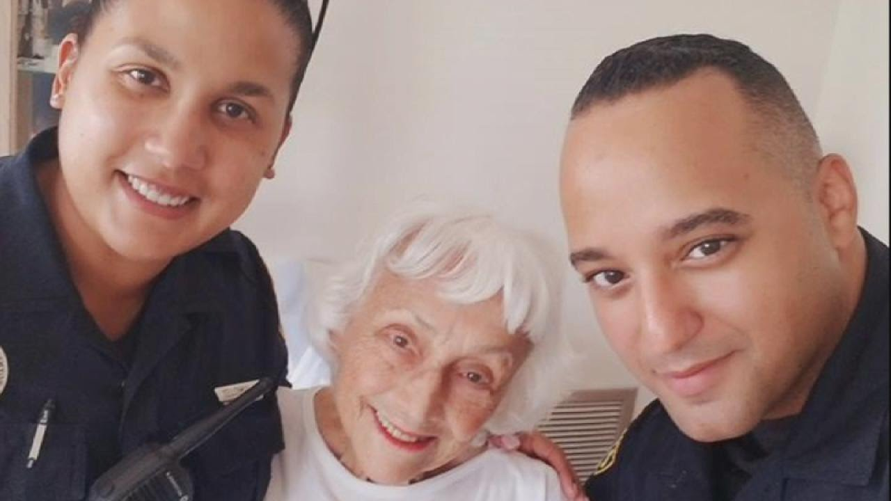 91-Year-Old Who Was Robbed Cries as Cop Brings Her Groceries, Gift Card