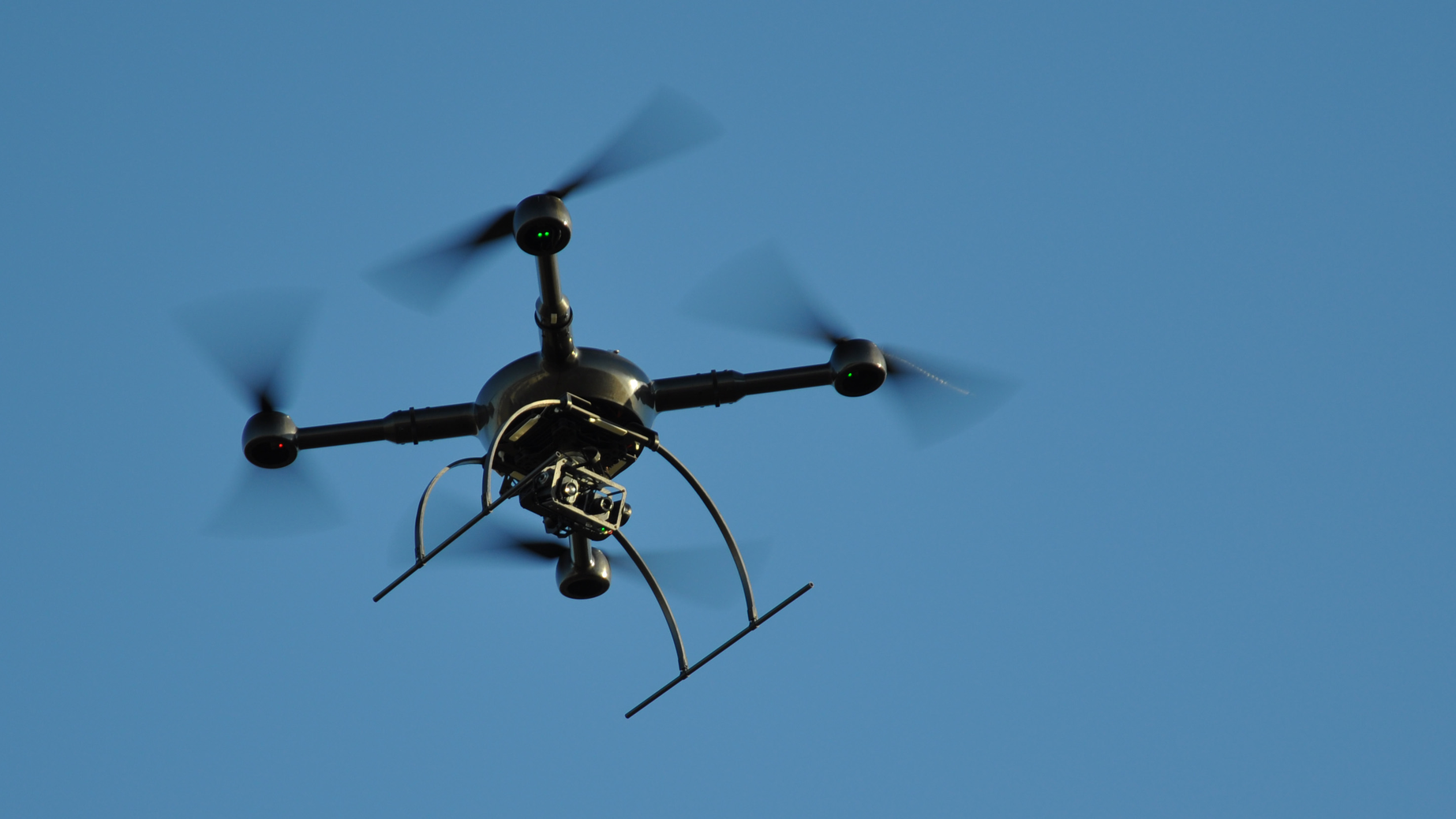 Flight time of the SEEKER v2 is 30 minutes with a full payload, and the high-power charging system allows each of the five included flight batteries to be recharged in 30 minutes. The secure digital downlink system provides wireless ranges up to 2 miles line of sight.