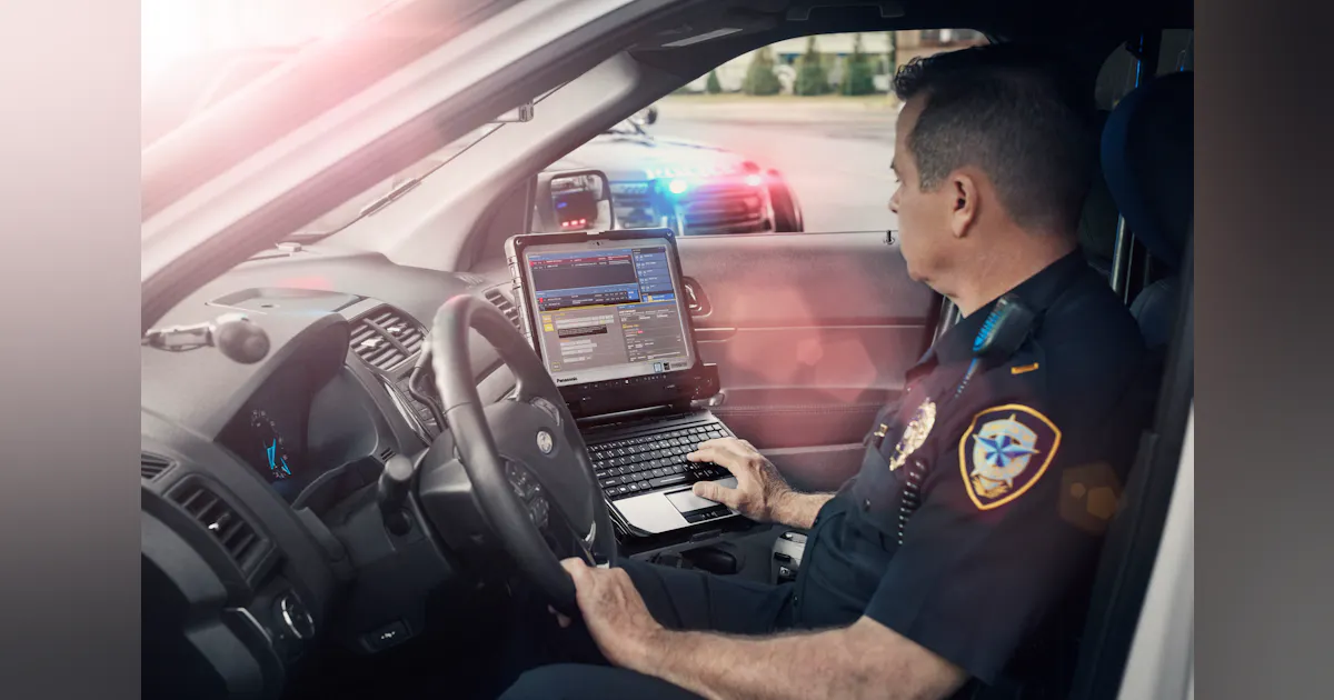 Police Man Using Data Profiling Fight Crime With Big Data and Predictive Analytics | Officer