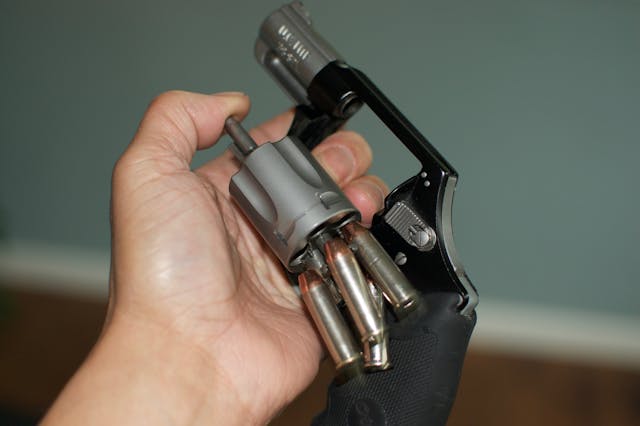 5-Step Reload Sequence For The Revolver | Officer