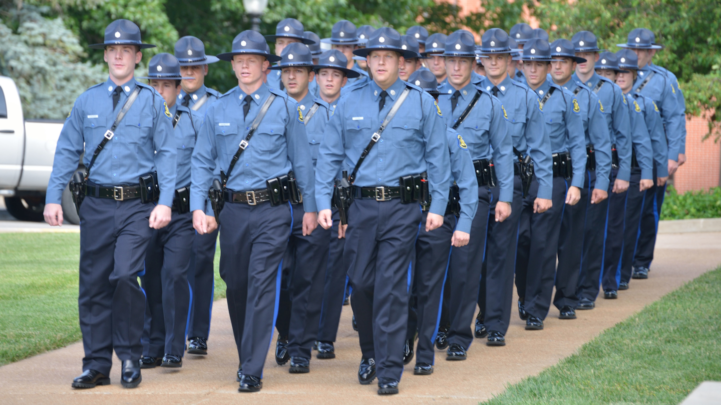 Сколько полицейских в америке. Missouri State Highway Patrol. Missouri State Police. Полицейская форма. Полицейская форма голубая.