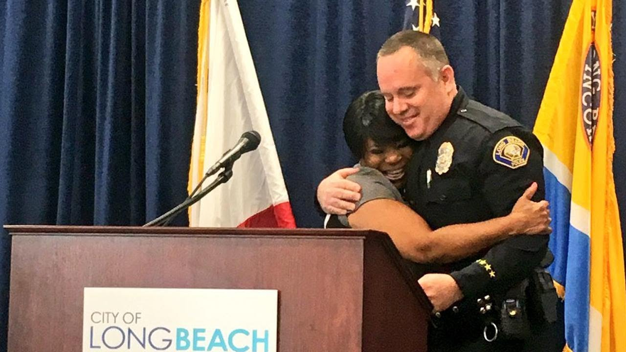 Woman Invites Police Officer Who Arrested Her to Her College Graduation