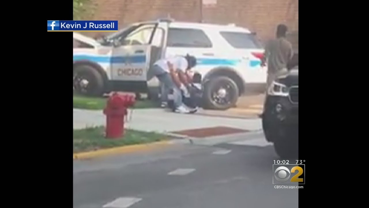 Video Shows Good Samaritan Help Chicago Police Officer After Crash ...