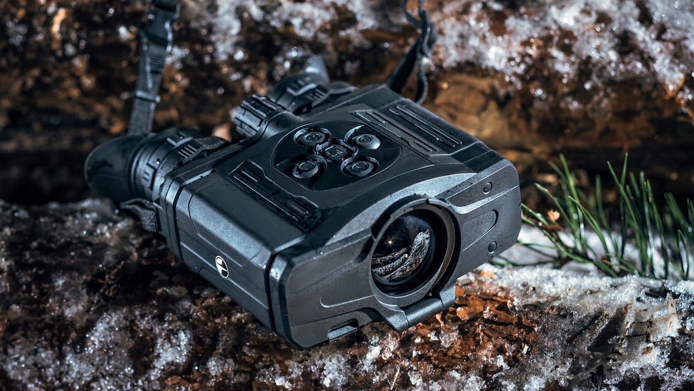 Accolade Thermal Binoculars Lifestyle