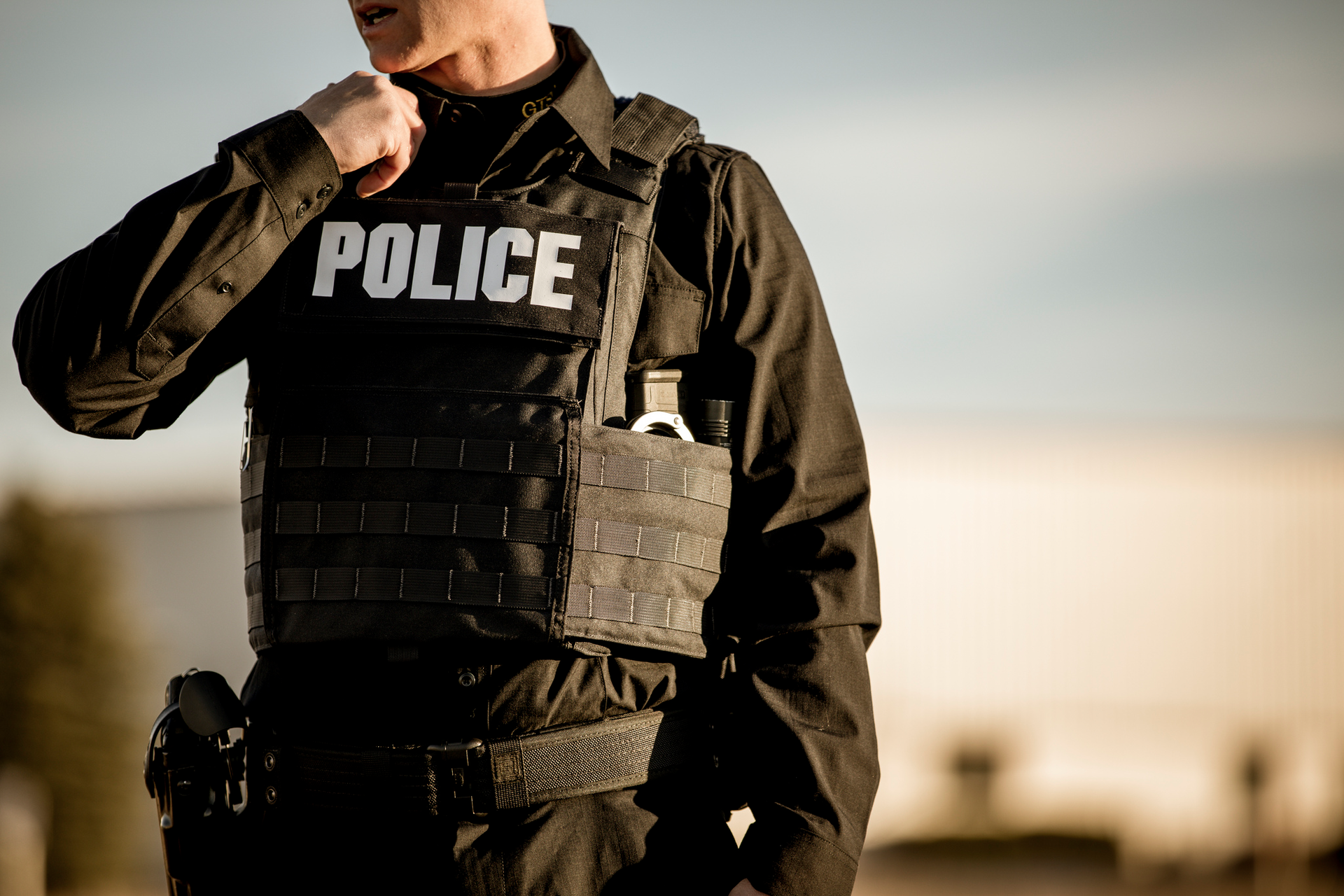 The Hard Core PT Carrier is a low-profile option that is adjustable in both the shoulders and waist. The vest features AE&rsquo;s Dynamic Cummerbund System allowing the user to breathe and move much more efficiently. Shoulder strap geometry features enhanced ergonomics and communication channeling.