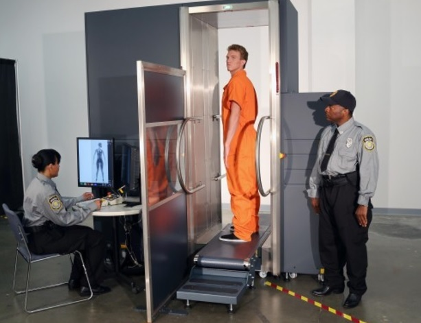 B-SCAN Full-body X-ray Scanner For Correctional Facilities | Officer