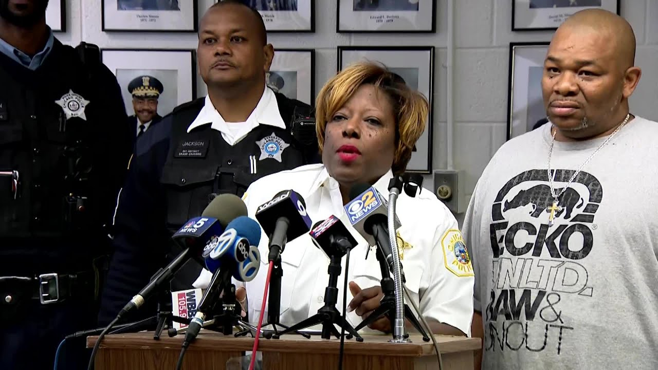 Chicago Police Officers Help Woman Deliver Baby In Car | Officer