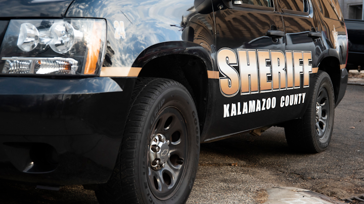 Kalamazoo County sheriff's deputies recovered methamphetamine after arresting a man wanted on an outstanding warrant.
