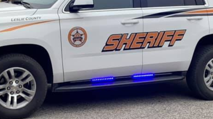 A Leslie County sheriff’s deputy was injured in a shooting Saturday morning.