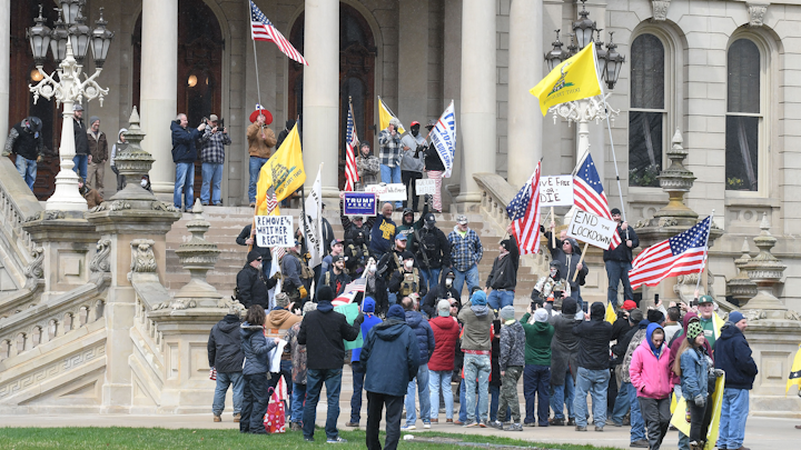 Michigan Sheriffs Challenge Governor S Stay At Home Order Officer
