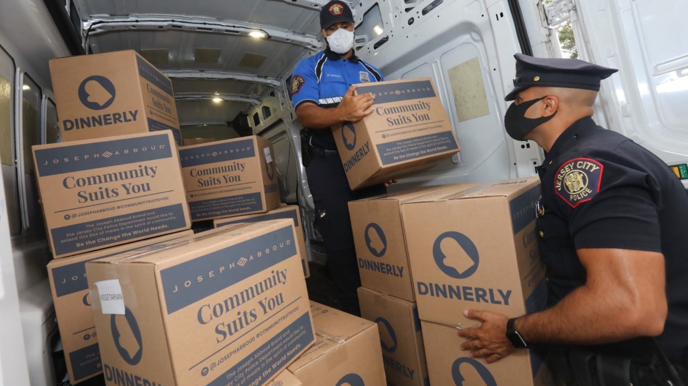 Members of the Jersey City Police Department (JCPD) joined executives from WHP Global, owner of the American menswear brand Joseph Abboud, to hand-deliver Dinnerly meal kits to local families in need.
