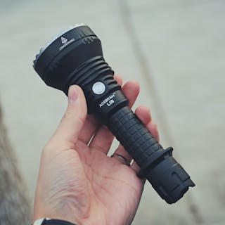 New Longest Range Tactical Flashlight - ACEBEAM L19 | Officer