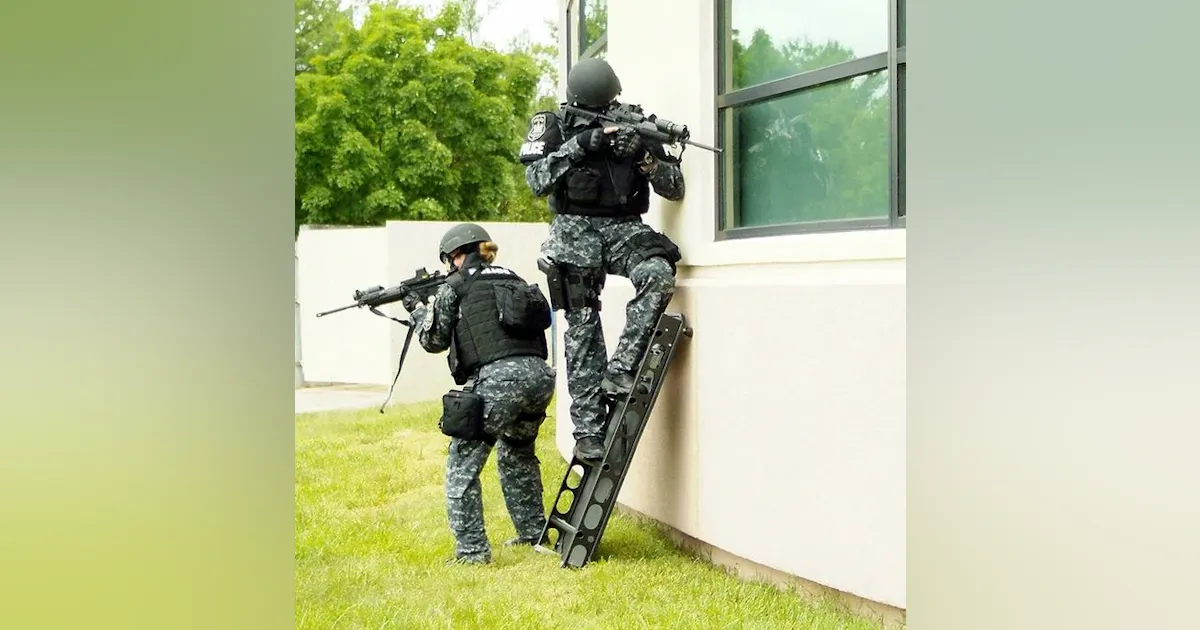 Ladder Shield | Officer