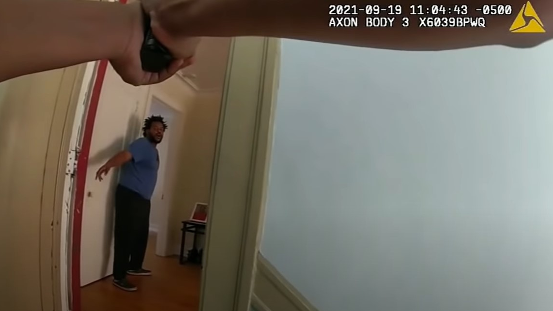 Chicago Knife Wielding Suspect Shooting (il)