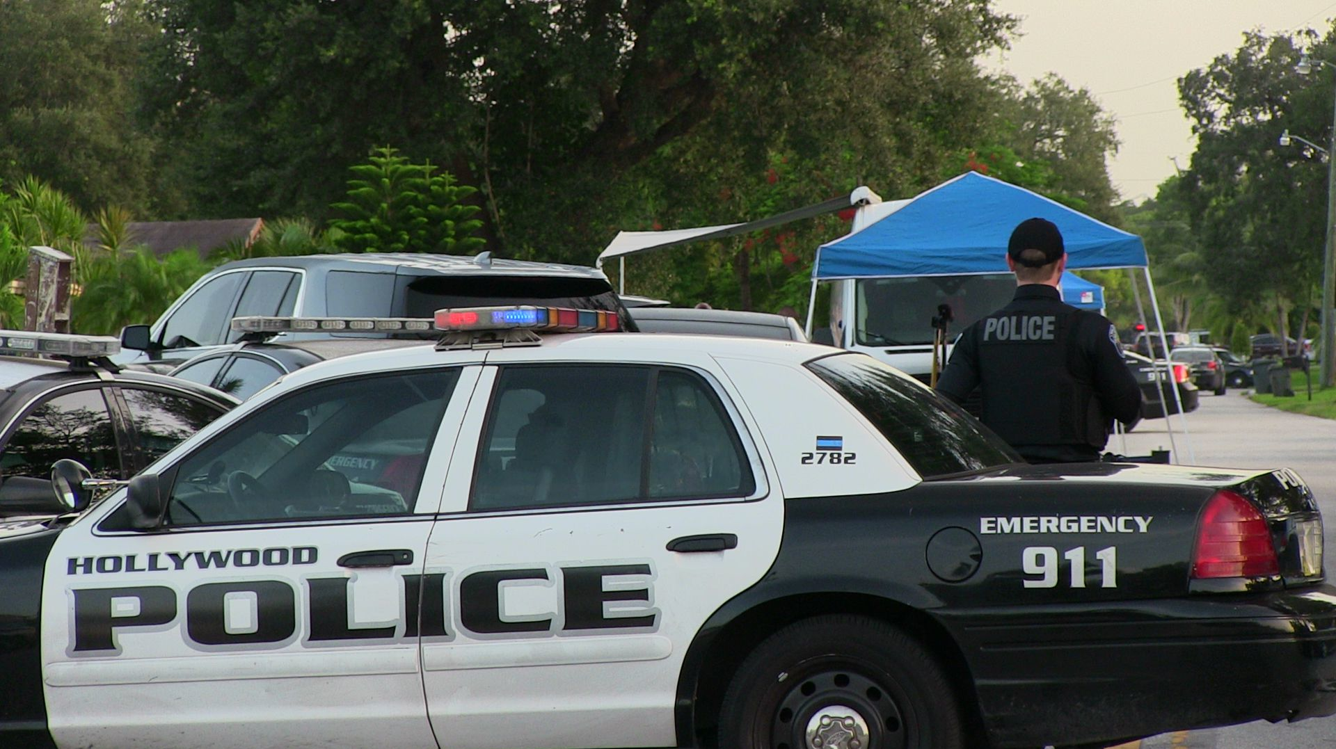 A Hollywood, FL, police officer died outside the Broward Mall in Plantation on Monday within hours of the death of another Hollywood officer.