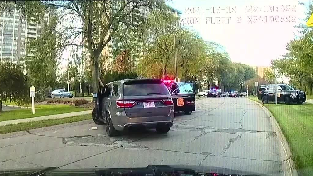Alleged Car Thief Rams Mich. Police Cruiser Before Standoff | Officer