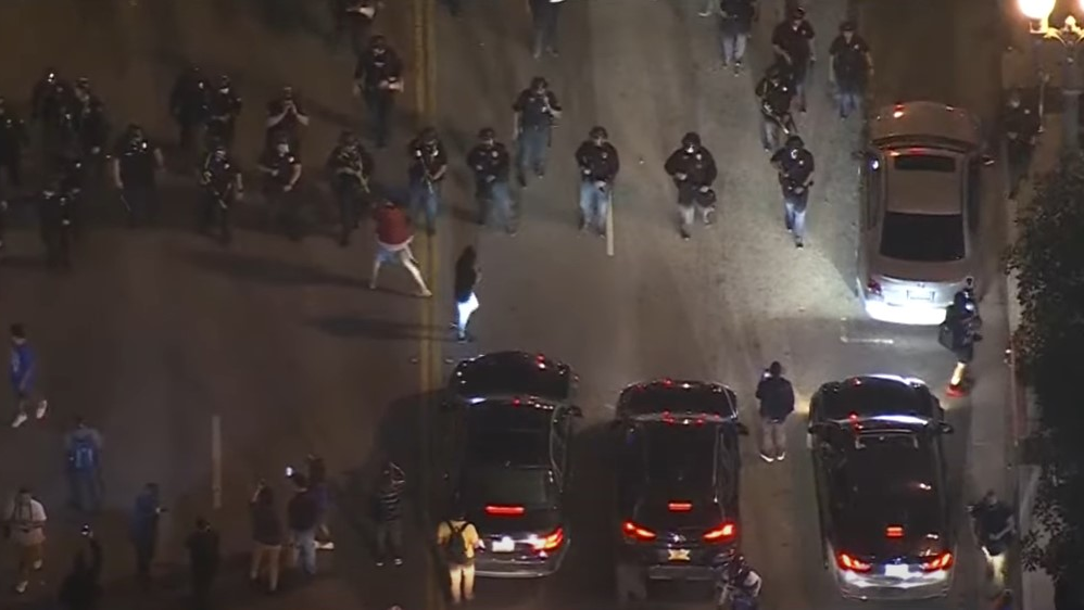 Los Angeles Super Bowl Crowd (ca)