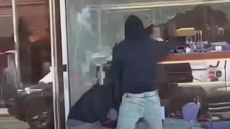 Beverly Hills Daytime Jeweler Heist (ca)