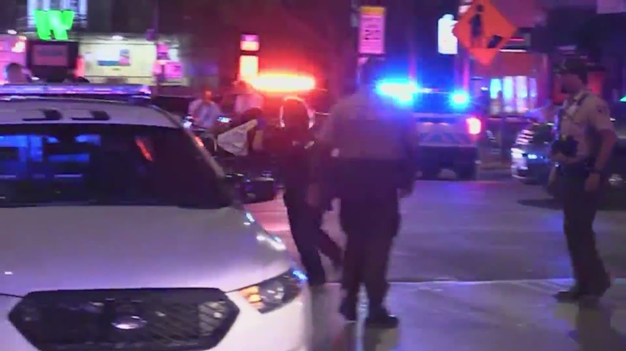 2 Dead, 8 Wounded in Shooting Outside Chicago McDonald's Officer