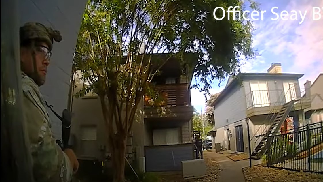 Video Houston Police Officer Wounded in Hourslong Standoff Officer