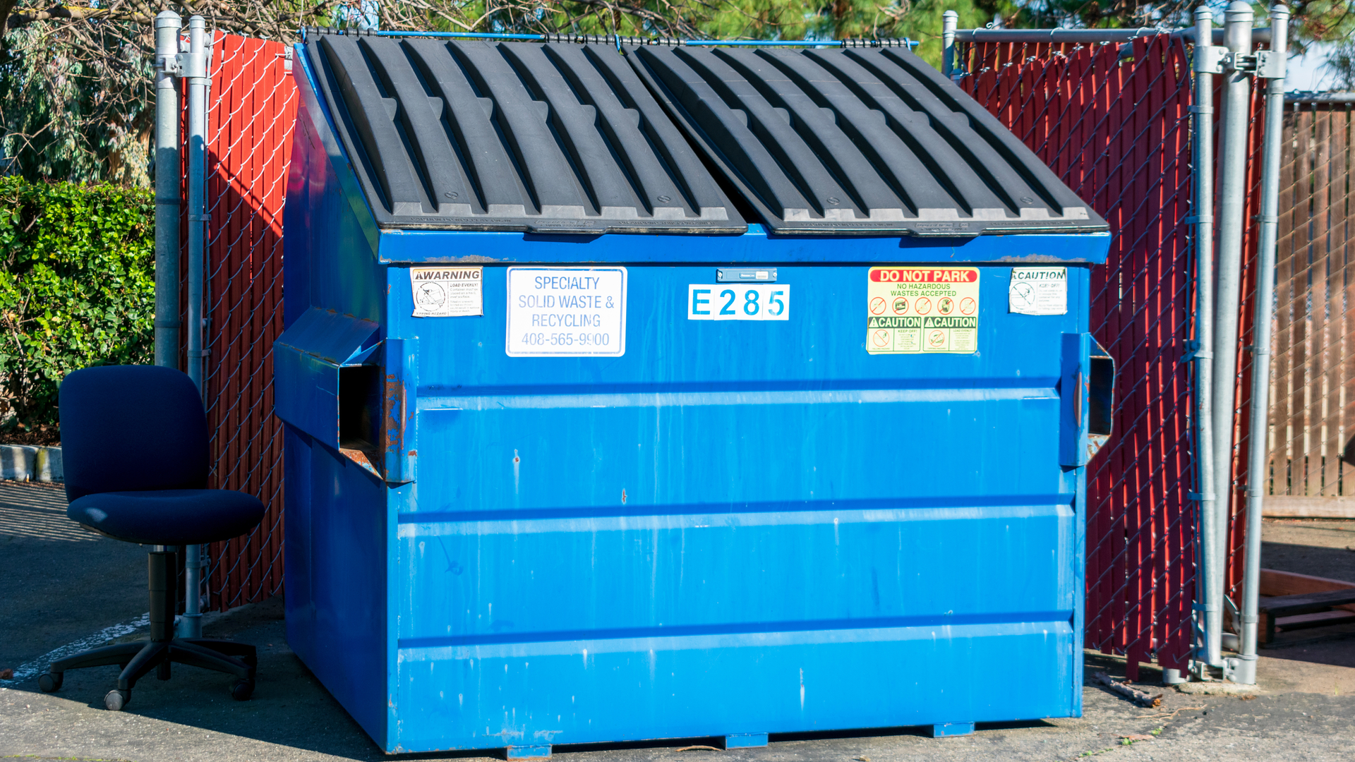 Dumpster Diving Leads Ill. Police to Suspect, Handguns Officer