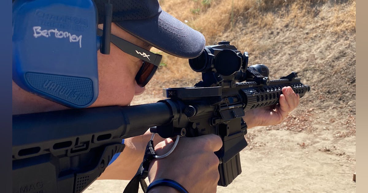 実物 Swampfox Blade 1x25 レッド スコープ ドットサイト Swampfox Blade 1x25 Carbine Optic Review | Officer