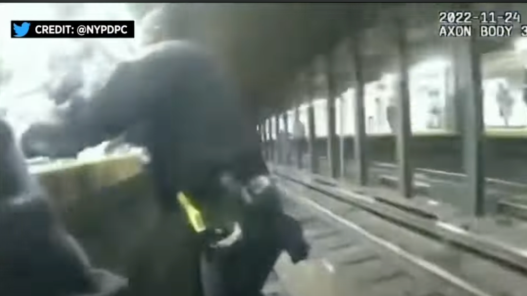 Watch NYPD Officers, Bystanders Save Man from Subway Tracks | Officer