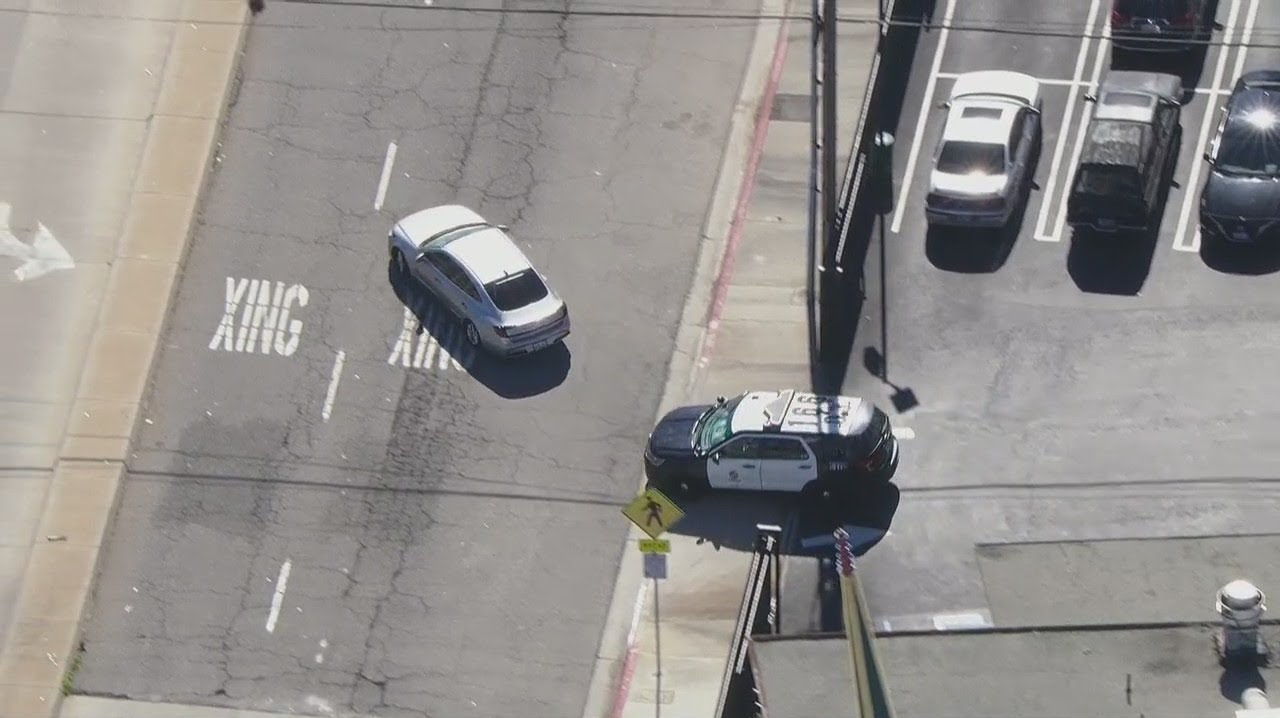 Watch LAPD Officers Tackle Shooting Suspect After Wild Chase | Officer