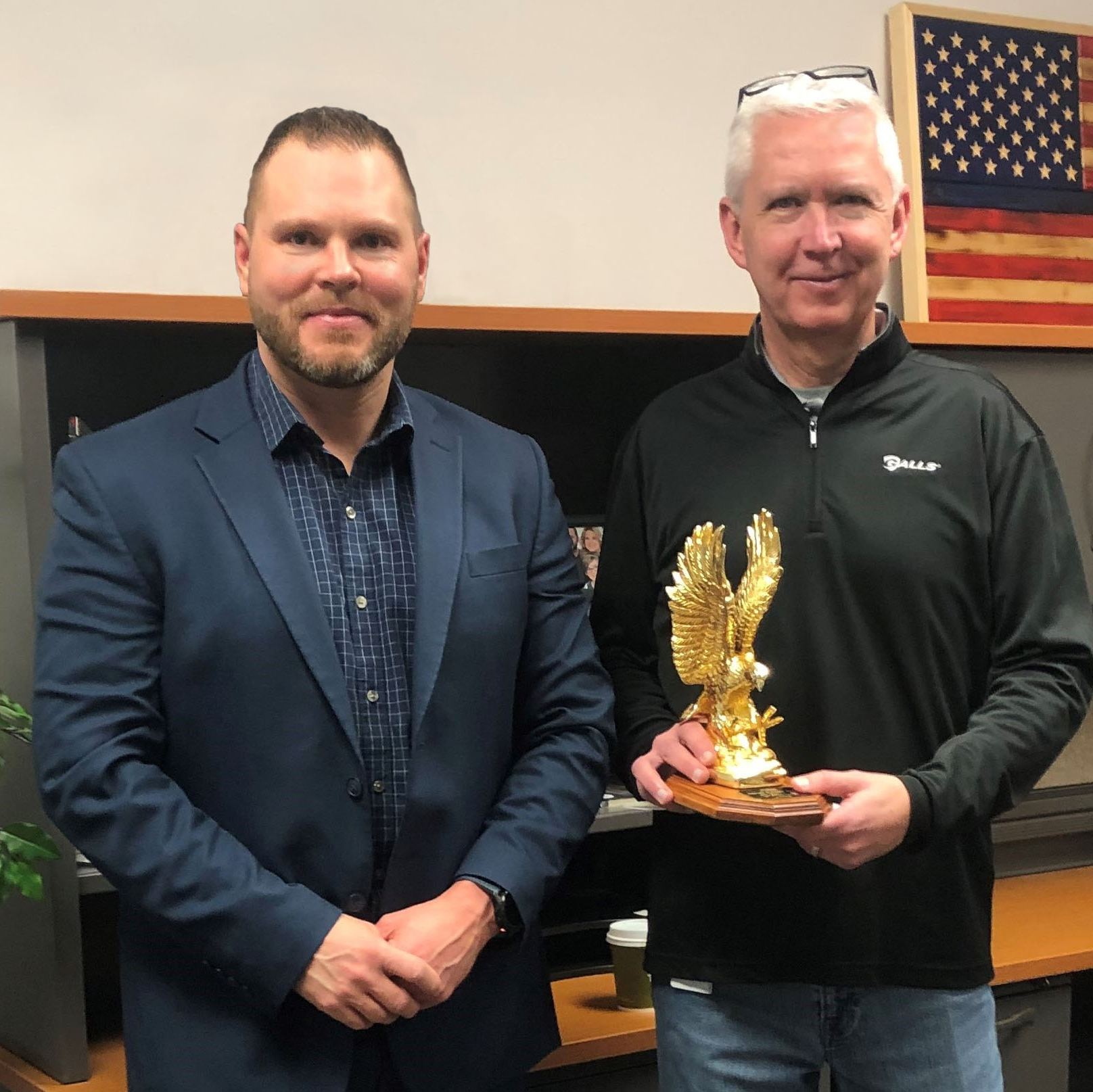 ASP Mideast US Sales Director Aaron Hill (l.) presents Premier Partner Award to Galls CEO Mike Fadden (r.).