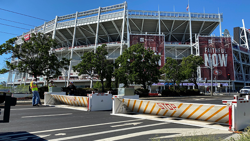 MP5000 Portable Event Barricade