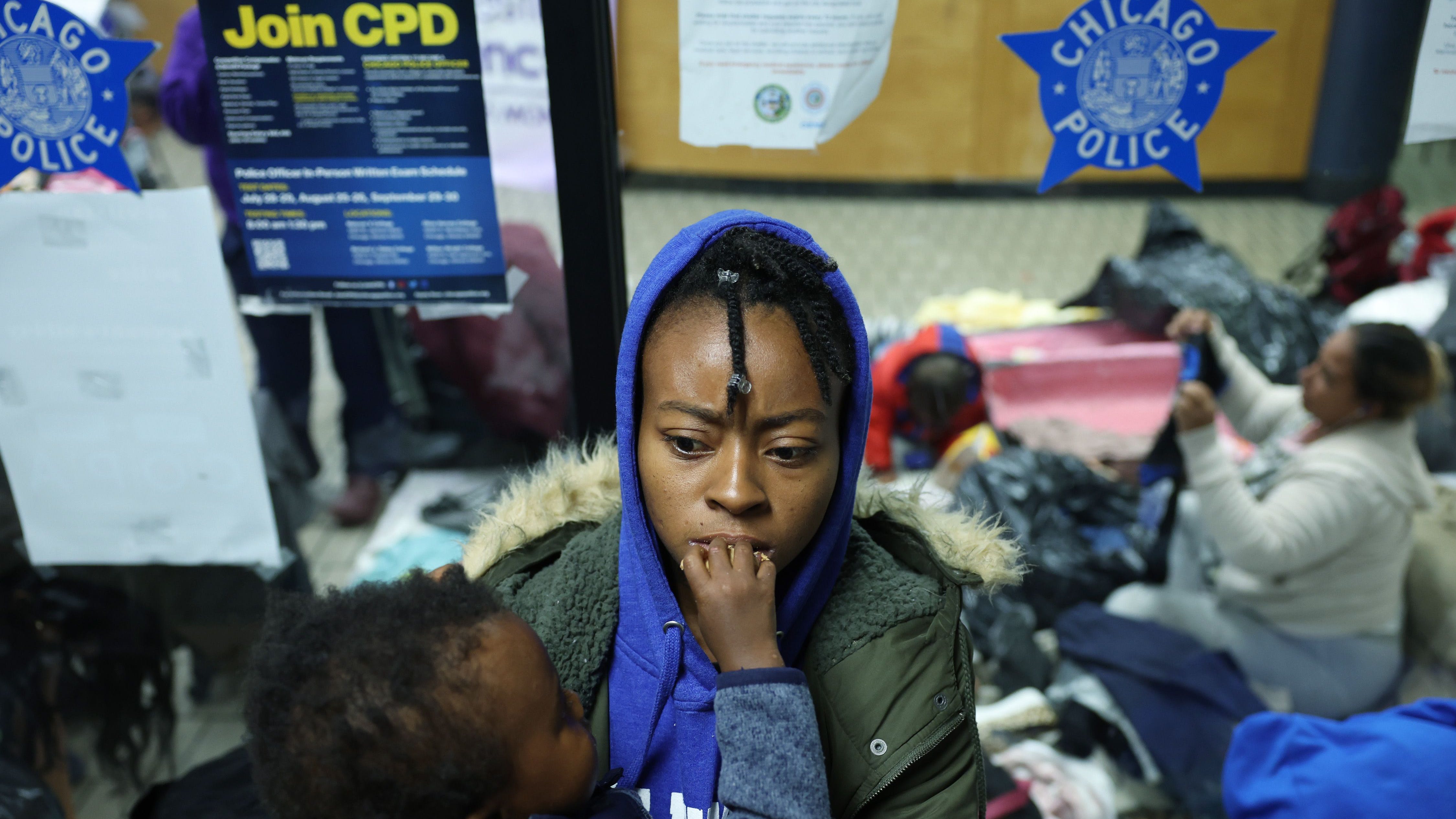 Homeless Residents Living at Chicago Police Station Alongside Migrants - Vimarsana News