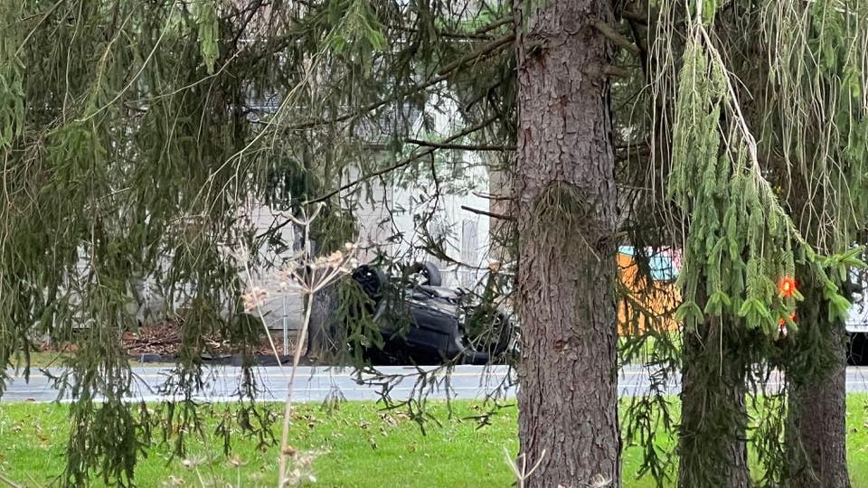 Onondaga County New York Sheriff's Deputies, Medics Help Rescue Trapped Driver in Burning Car - Vimarsana News