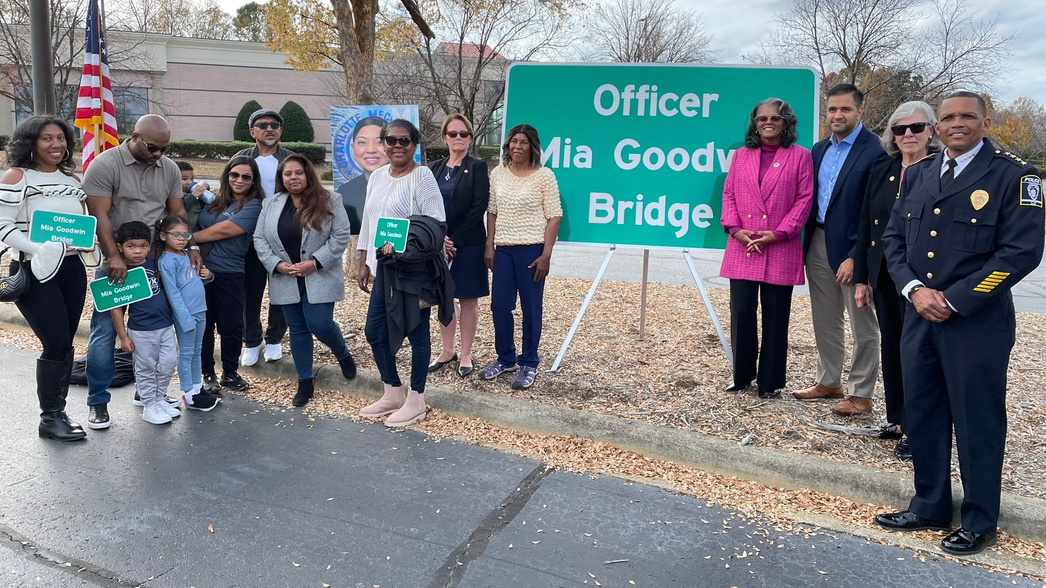 North Carolina Bridge Dedicated to Fallen Charlotte Police Officer Mia Goodwin - Vimarsana News