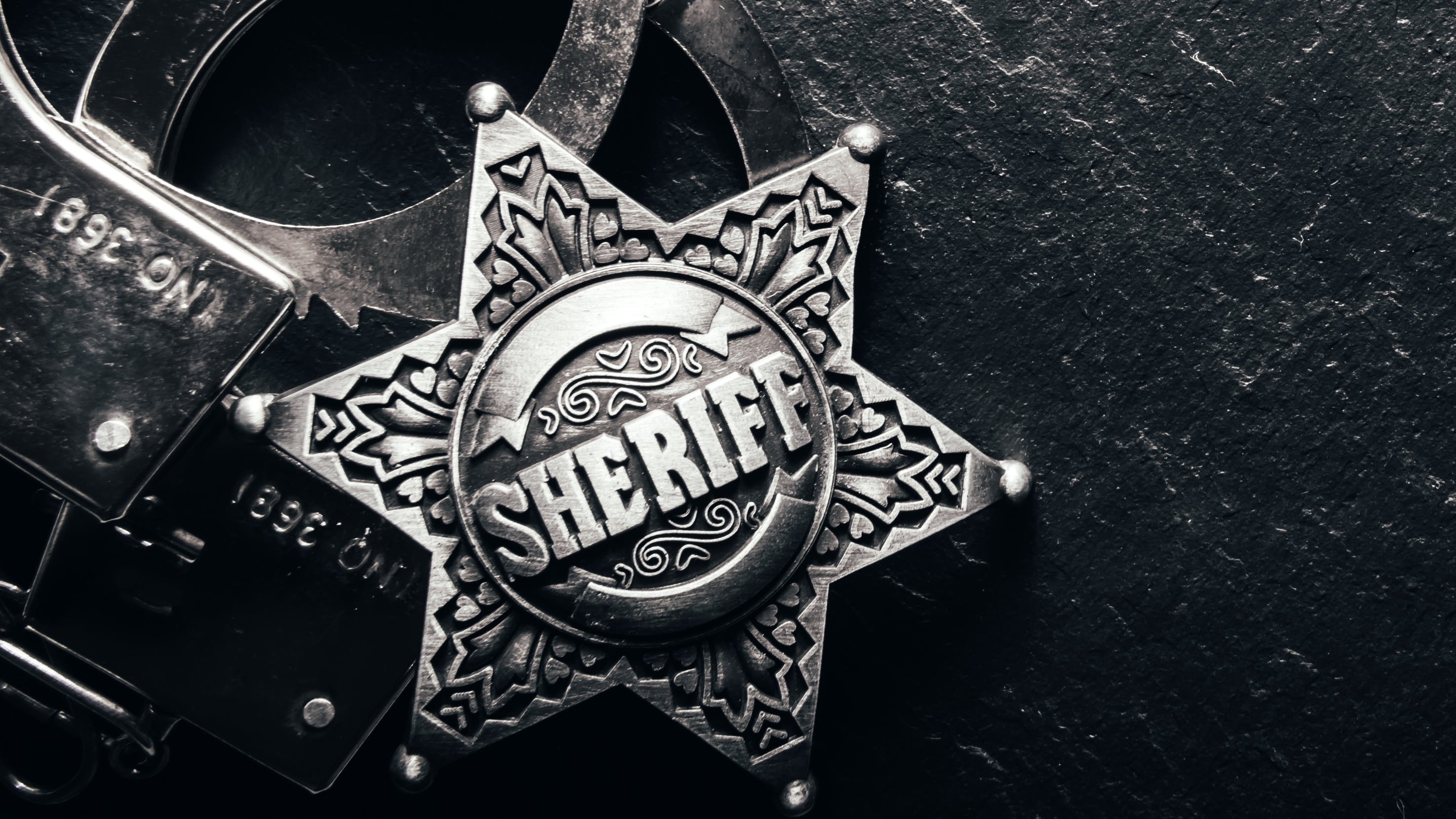 655e6e7ed12c03001e8ffa5f Sheriffs Badge Dt